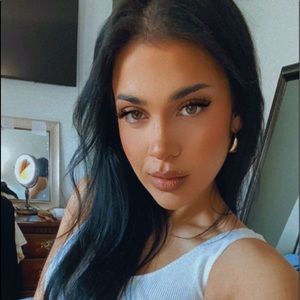 Meet your Posher, Courtney